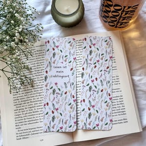 Lesezeichen mit Blumen für romantische Leser:innen floraler print perfekt als Buch-Geschenk Lesezeichen mit Spruch Bookstagram Booktok
