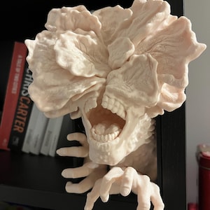 The Last of Us Clicker Book Nook – Horror Shelf Decor | Paintable Figurine