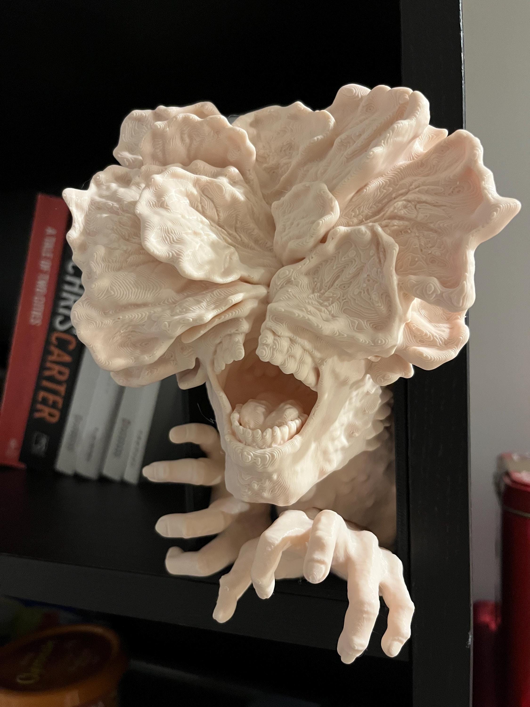 The Last of Us Clicker Book Nook – Horror Shelf Decor | Paintable Figurine