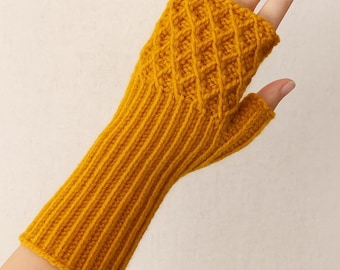 Descarga el patrón en PDF de guantes sin dedos y calentadores de muñeca de manoplas místicas a crochet