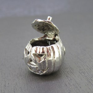 Vintage Sterling Silver Jack-O-Lantern Charm with Opening Lid, Halloween Jack O Lantern Charm, Carved Pumpkin Jewelry