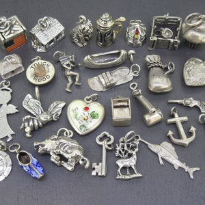 WAHL Vintage Sterling Armband Charme, USA Prayer Box, Schulhaus, Shar Pei Hund, Bierkrug, Vogelkäfig, Don't Fence Me In Cowboy, Biene