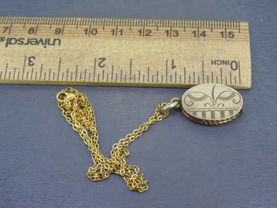 Antique Oval Locket Necklace with 18" Chain, Anti… - image 5