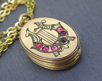 Collier médaillon lyre ovale antique avec pierres roses-rouges, chaîne en or rempli de 18 pouces, bijoux anciens, bijoux vintage