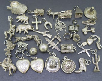 CHOIX Divers breloque vintage en argent sterling, sud-ouest, militaire, animaux, coeur gonflé, poisson articulé, arme à feu, char, cactus, patin à roulettes, etc.