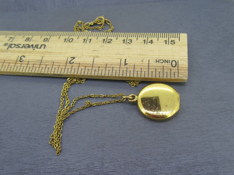 Vintage Jewelry Round Circle Locket with PW Engraved PW Initial Vintage Locket Necklace with 18 12k Gold Filled Chain