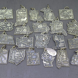 Charme vintage de carte de l'état sterling au choix du Wyoming, de l'Indiana, de la Louisiane, du Michigan, du Colorado, de la Pennsylvanie, du Massachusetts, de l'Iowa, de l'Alaska et de l'Utah