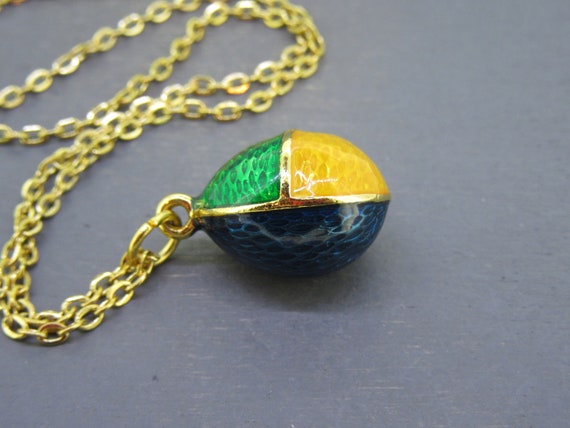 Vintage guilloche enamel jewelry - Gem