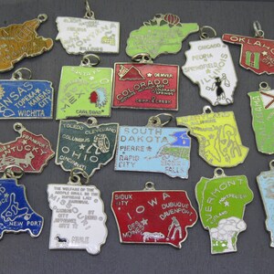 Auswahl Vintage Landkarte Charme aus Emaille, West Virginia, Kansas, New Mexico, Colorado, Oklahoma, Alabama, Kentucky, Ohio, South Dakota, Vermont