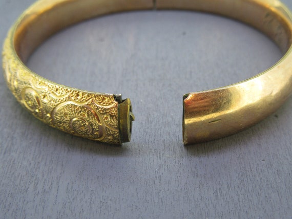 7 1/4" Vintage Gold Filled Bangle Bracelet with T… - image 5