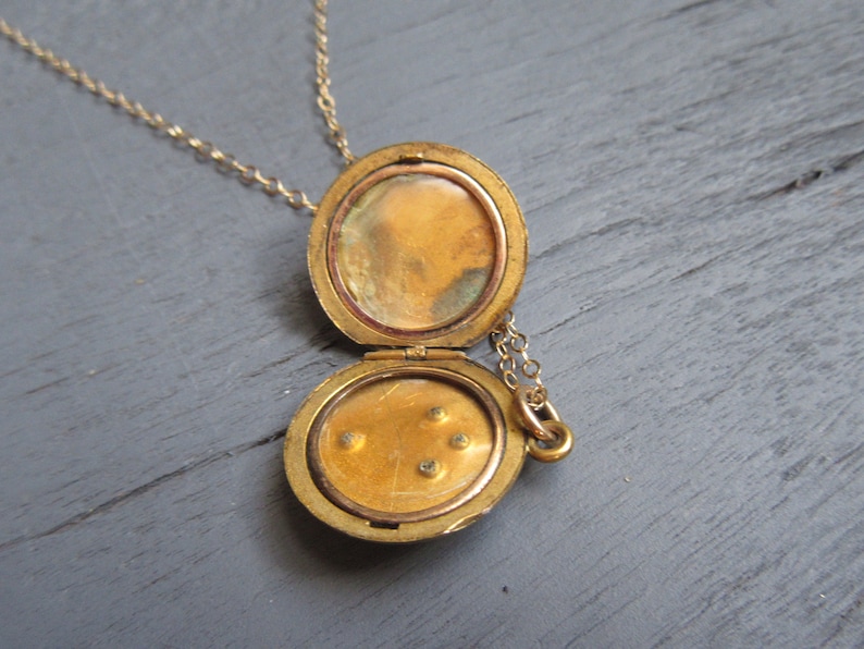 Antique Jewelry Small Antique Locket Necklace with 16 12k Gold Filled Chain Circle Gold Tone Rhinestone Locket