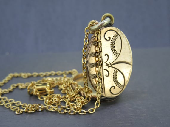 Antique Oval Locket Necklace with 18" Chain, Anti… - image 1