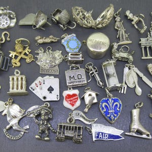 WAHL Vintage Sterling Armband Charme, Otter, Vogelkäfig, Klee, Island, vier Asse, Sicherheitsnadel Doktortasche, Emaille Fleur De Lis geschwollenes Herz