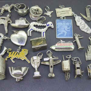 WAHL Vintage Sterling Charme, Emaille Saint Christopher, Walter Lampl Puffy Heart, Aquarium mit beweglichem Fisch, Emaille Tiger, Disneyschloss