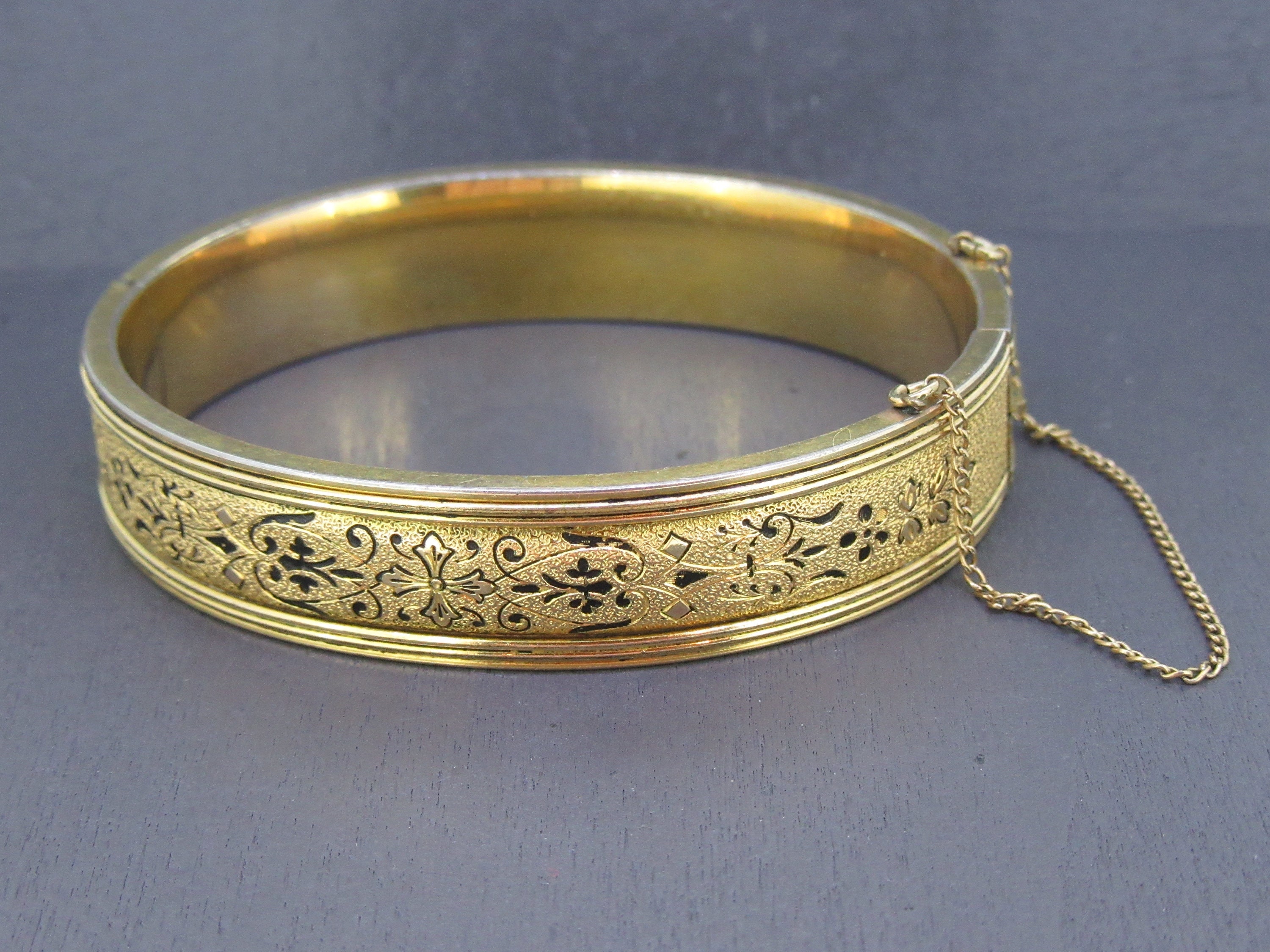 Bracelet Jonc Rigide Vintage En Métal Plaqué Or - Finement Gravé - Modèle Ancien