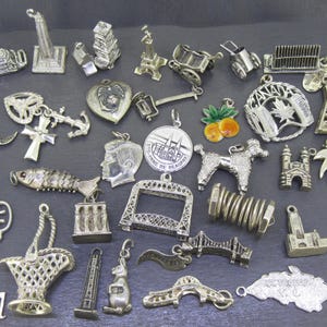 VAL Vintage Sterling Armband Berlock, Torii Gate, Marine Corps Puffy Heart, 21 Skelettnyckel, Porch of Maidens, Ledad Fisk, Emalj