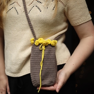 Crossbody Phone Bag – Handmade Festival Pouch with Flower Closure – Boho Bag for Minimalist Style – Crochet  Unique Gift for Her