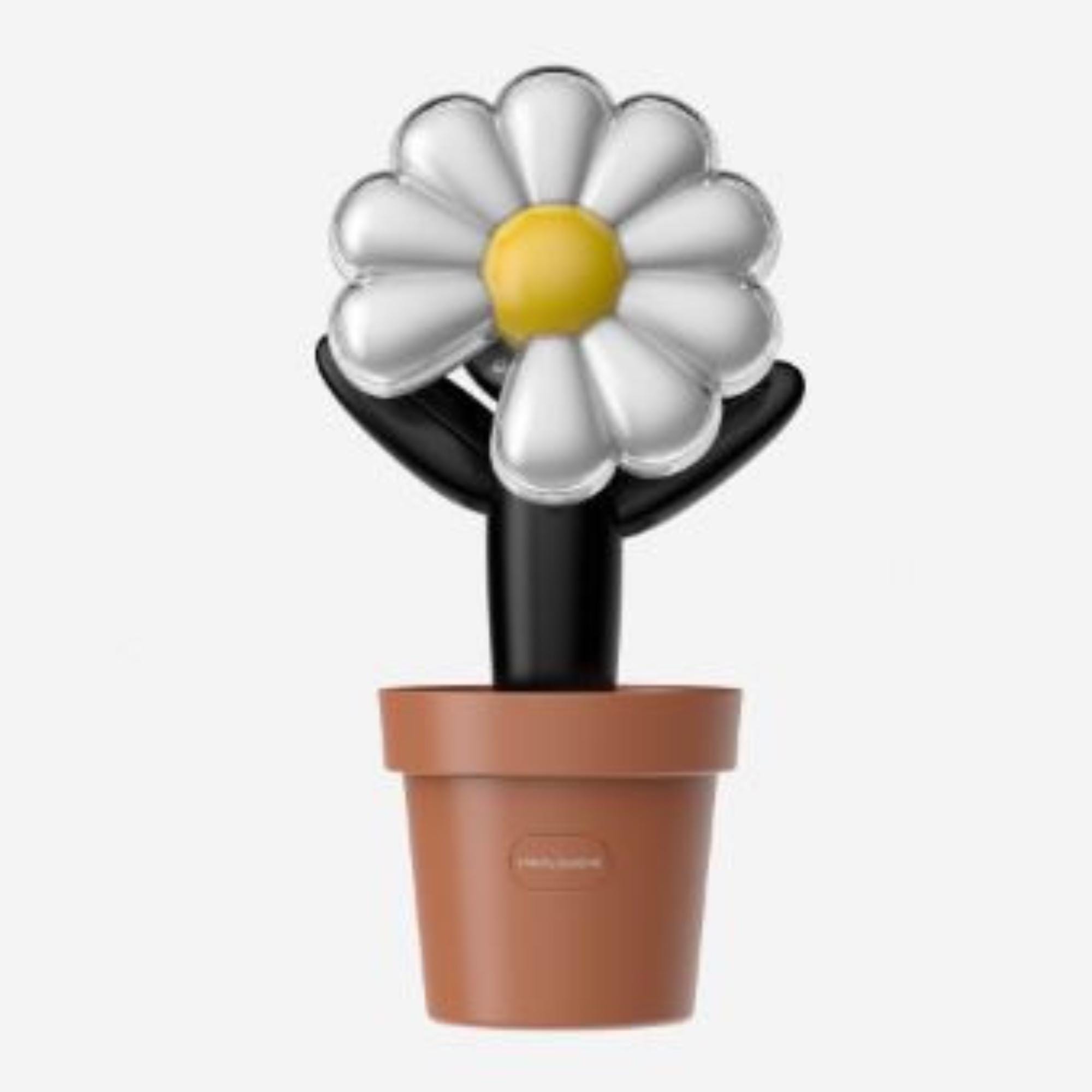 G-DRAGON デイジー型ペンライト G-Dragon's New Lightstick: A Daisy That Shines Bright