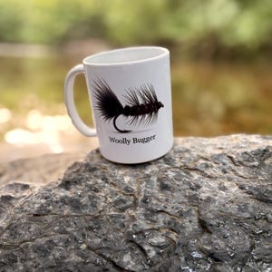 Woolly Bugger receptflugfiskemugg – 340 ml keramisk kaffekopp – Flugbindningspresent för sportfiskare, fiskare och friluftsentusiaster