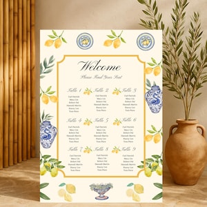 Peut inclure: Un plan de table de mariage avec un design de citron et floral. Le tableau comprend le mot "Bienvenue" et la phrase "Veuillez trouver votre place". Des éléments décoratifs incluent des citrons, des vases bleus et blancs et des assiettes.