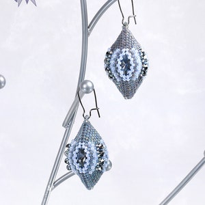 Shiva Earring Pendant Ornament Tutorial, Circular Peyote Stitch Pattern, Rivoli Crystal Bezel 3D Beaded Bead Tutorial, Laura Graham Design image 8