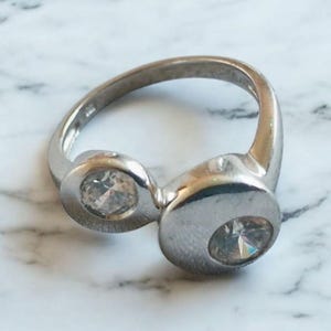 Chic Modernist Ring aus Sterlingsilber & Topazstein