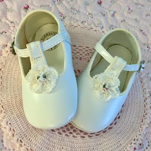 Vintage baby girl Mary Jane shoes, white, buckle, faux leather