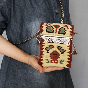 Borsa per telefono in lana Kilim intrecciata a mano, borsa a tracolla tinta in modo naturale con tracolla in pelle e porta carte, mini borsa a tracolla tribale