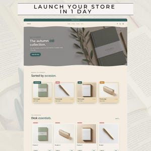Könnte beinhalten: Ein Website-Template-Design mit dem Titel Launch Your Store In 1 Day, das eine Celesta-Homepage mit einem grauen Header-Bereich, einem Banner für eine Herbst-Tintenkollektion und Produktkacheln mit Notizbüchern und Stiften auf cremefarbenem Grund zeigt.
