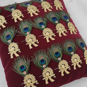 Puede incluir: Un conjunto de tres jarrones de cer&aacute;mica de diferentes alturas. Los jarrones tienen un acabado mate en tonos crema, beige y marr&oacute;n. El jarr&oacute;n m&aacute;s alto mide aproximadamente 25 cm.