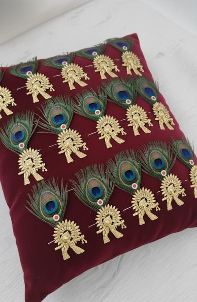 Puede incluir: Un conjunto de tres jarrones de cer&aacute;mica de diferentes alturas. Los jarrones tienen un acabado mate en tonos crema, beige y marr&oacute;n. El jarr&oacute;n m&aacute;s alto mide aproximadamente 25 cm.