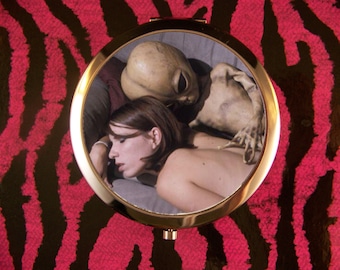 Compact Mirror Creepy Alien Lovers Vintage Bizarre Creepy Eerie Retro Horror Pulp Fiction Kitsch Weird Alien Human Couple