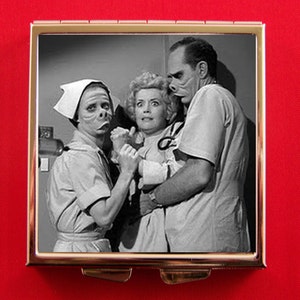 Boîte à pilules The Twilight Zone, tête de mort Eyeil de celui qui regarde avec perruque, Personnages de cochons étranges et effrayants rétro uniques