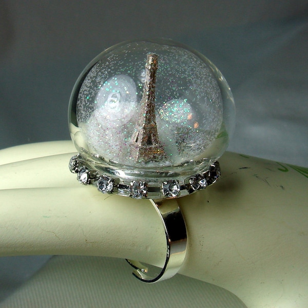 Unique Arts and Craft Jewelry. Snowglobe Ring.Paris In Winter. Eiffel Tower.Snow Globe. Statement.