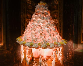 Handgemaakte schelplamp: boho-kust decor, cadeau voor oceaanliefhebbers