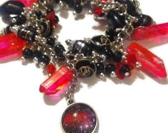 Pulsera de encanto espacial en negro y rosa fuerte, cierre ajustable, encanto de la foto de la nebulosa, pulsera cha cha, pulsera de encanto con cuentas gruesas, universo