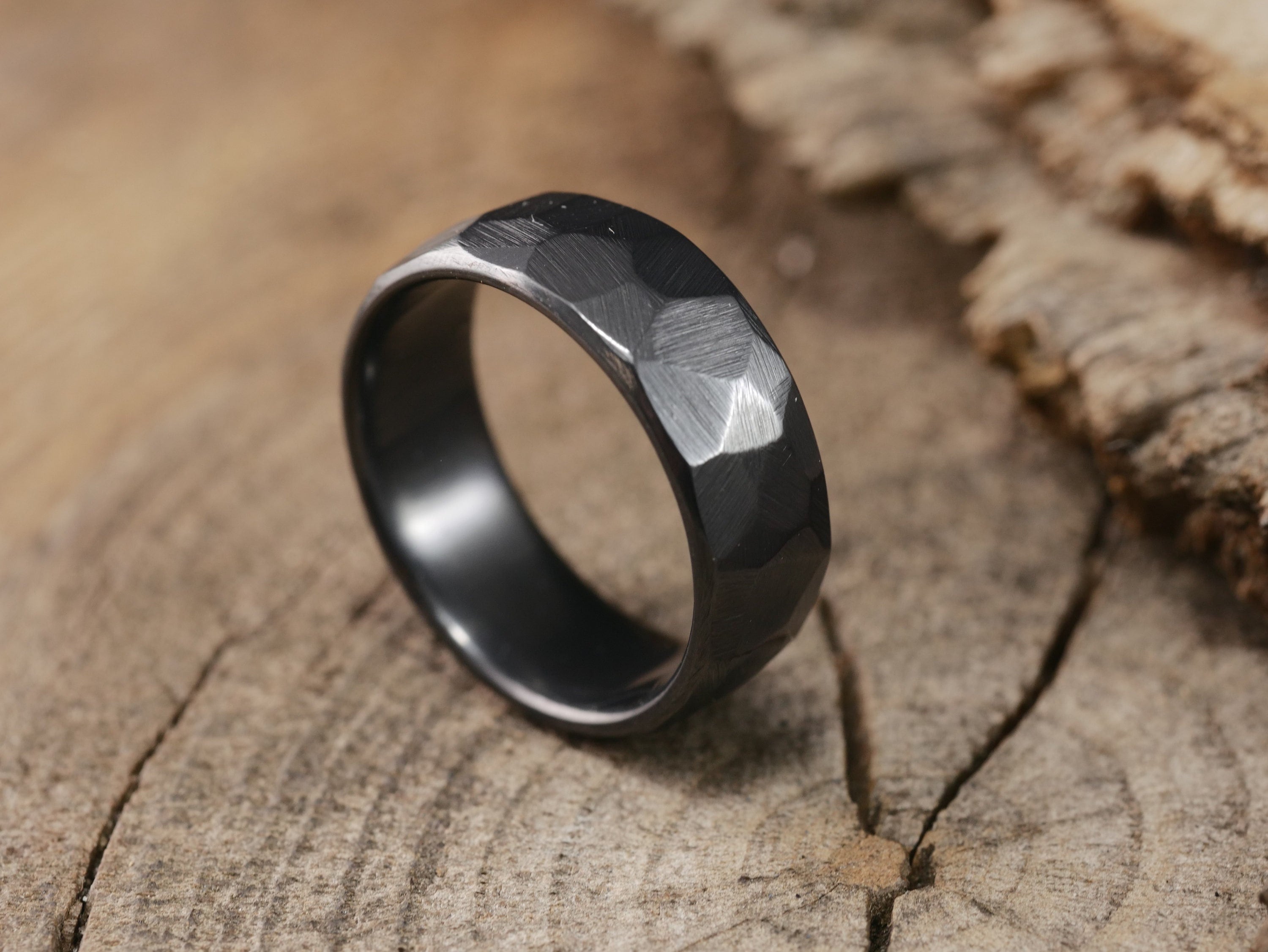 Mens hammered deals wedding bands titanium