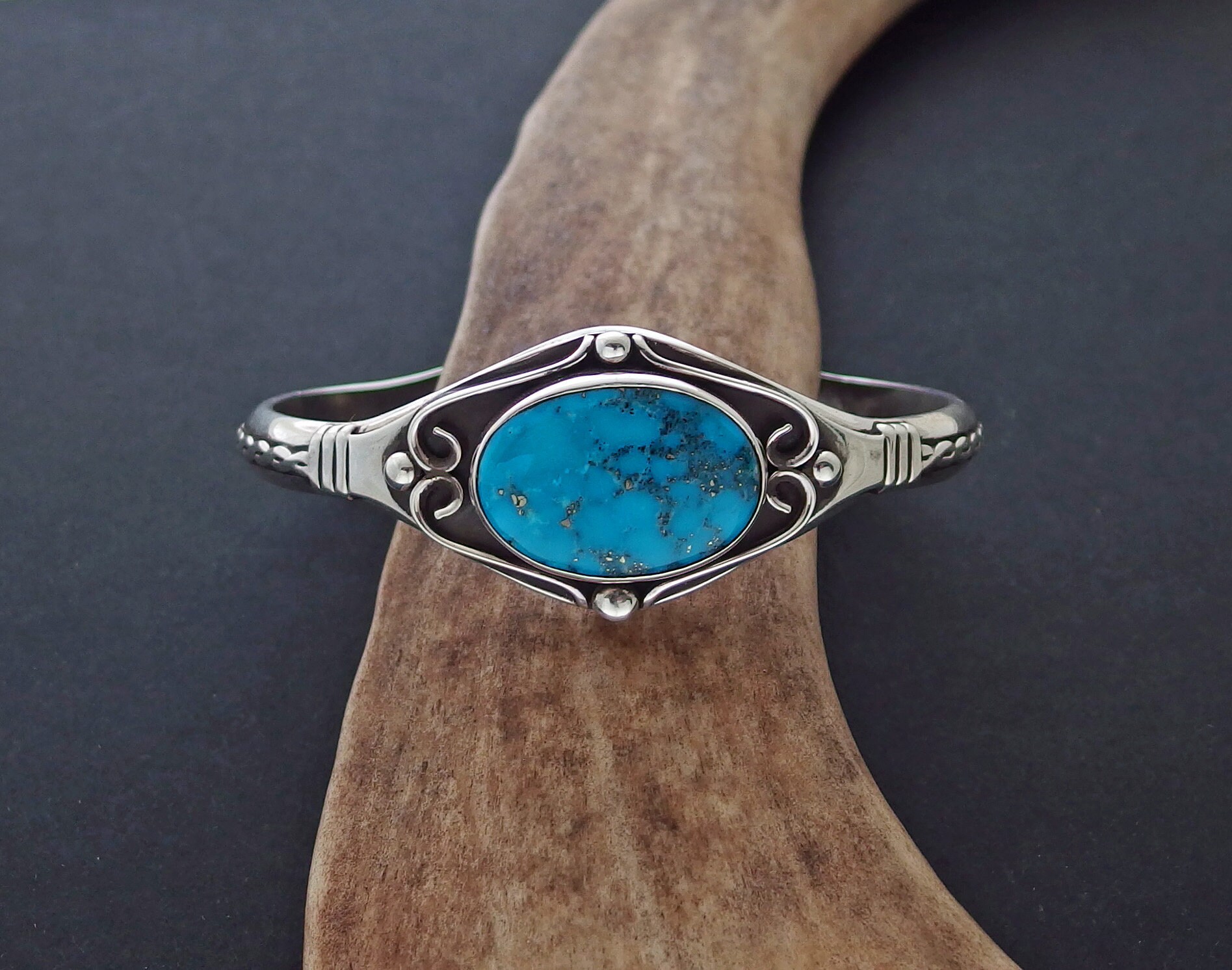 Hand Carved Moose Huge Vintage Native American Navajo Sterling Silver Bracelet Cuff Hand Carved Moose Huge Vintage Native American Navajo Sterling Silver Bracelet Cuff