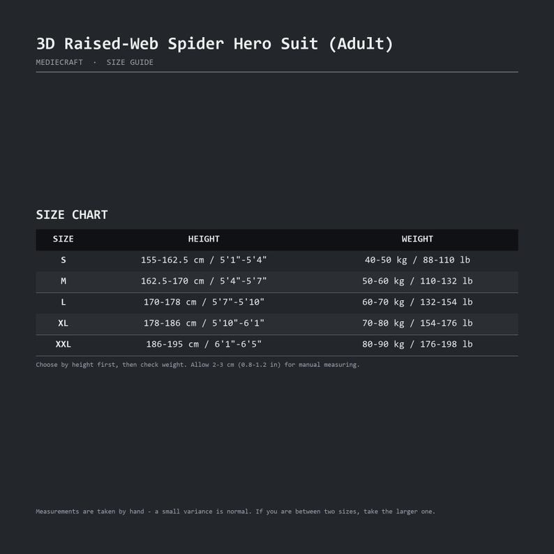 K&ouml;nnte beinhalten: Eine dunkelgraue Gr&ouml;&szlig;entabelle f&uuml;r einen 3D Raised-Web Spider Hero Anzug. Die Tabelle listet die Gr&ouml;&szlig;en S bis XXL mit entsprechenden H&ouml;henbereichen von 155-195 cm und Gewichtsbereichen von 40-90 kg auf. Der Text enth&auml;lt Anweisungen zur manuellen Messung.