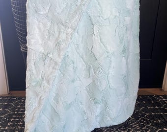 Baby Blanket: Soft blue Minky Fabric (28x40 Inches)