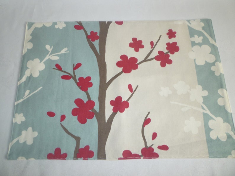 4 Place mats Blue Pinky Red Taupe Funky Floral 100/% Cotton Fabric Dinner mats Pre shrunk Cream backs Machine washable
