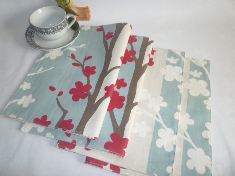 4 Place mats Blue Pinky Red Taupe Funky Floral 100/% Cotton Fabric Dinner mats Pre shrunk Cream backs Machine washable