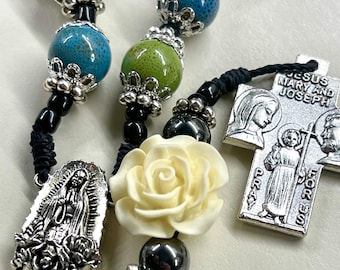 Handgemaakte groene zakrozenkrans en rose Pater-kraal, rozenkrans Lady of Guadalupe, katholieke moeder, katholieke bruiloft, katholiek cadeau voor haar