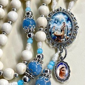 Handmade Christmas Rosary, Catholic Rosary with 8mm wooden white beads, Holy Family centerpiece and bronze pardon crucifix, Catholic gift