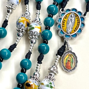 Handgemachter Rosenkranz, grüner Rosenkranz, Ablasskruzifix, katholisches Geschenk für sie, katholische Mutter, katholische Geschenk, Lady von Guadalupe-Rosenkranz