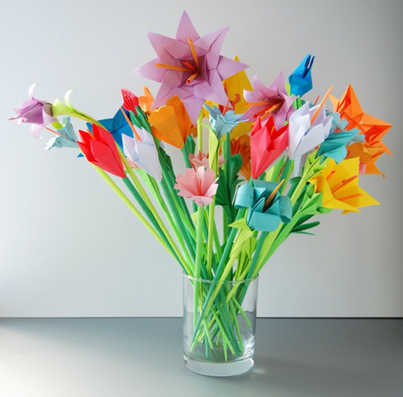 Букет оригами. Бумажные цветы букет. Весенний букет из бумаги. Цветочная композиция из бумаги. Букет из бумаги фото