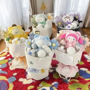 Sanrio Plüschtierarrangement - Hello Kitty, Cinnamoroll, Kuromi Anime Geschenk, süßes Kawaii Stofftierarrangement für Sie, zum Geburtstag oder zum Valentinstag