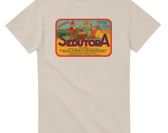 Sedutora ヴィンテージ Cachaça ラベル T シャツ – ブラジルのレトロなノーム デザイン – Gildan 5000