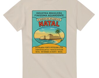 Natal Aguardente ラベル T シャツ – レトロなブラジルのカシャッサ デザイン (Gildan 5000)