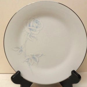 Mint Noritake Virtue 2934 pattern 8 1/4&quot; Plate